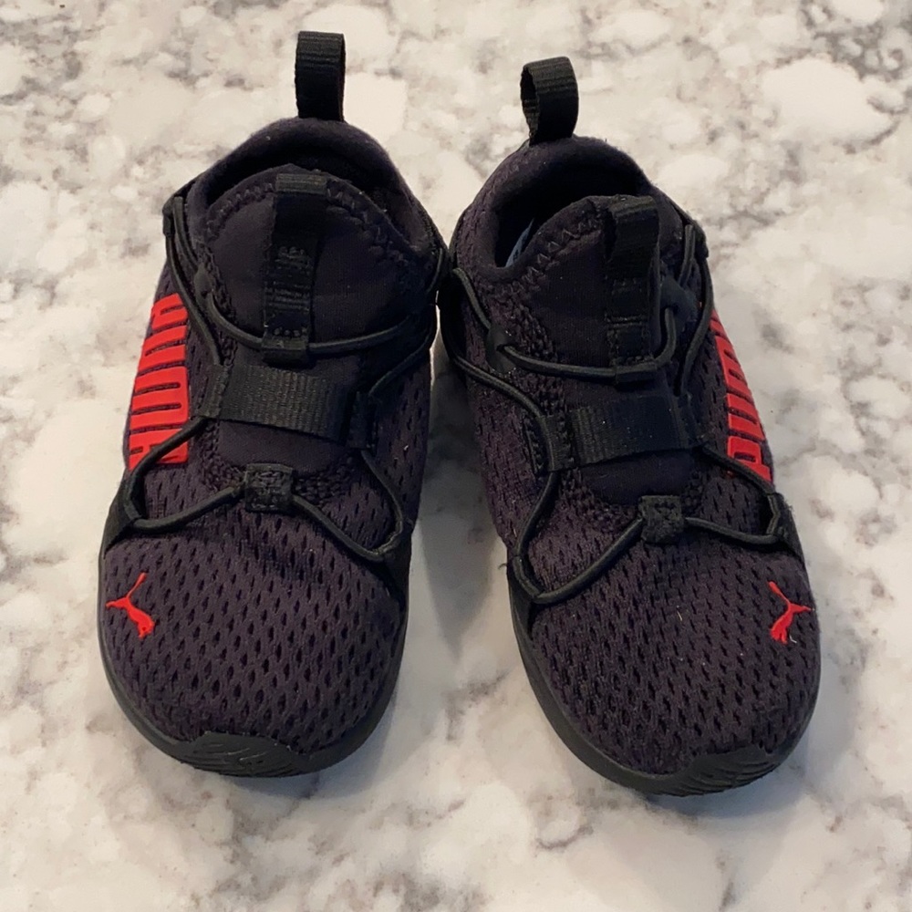 EUC Puma tennis shoes / sneakers kids toddlers size 7 black and red